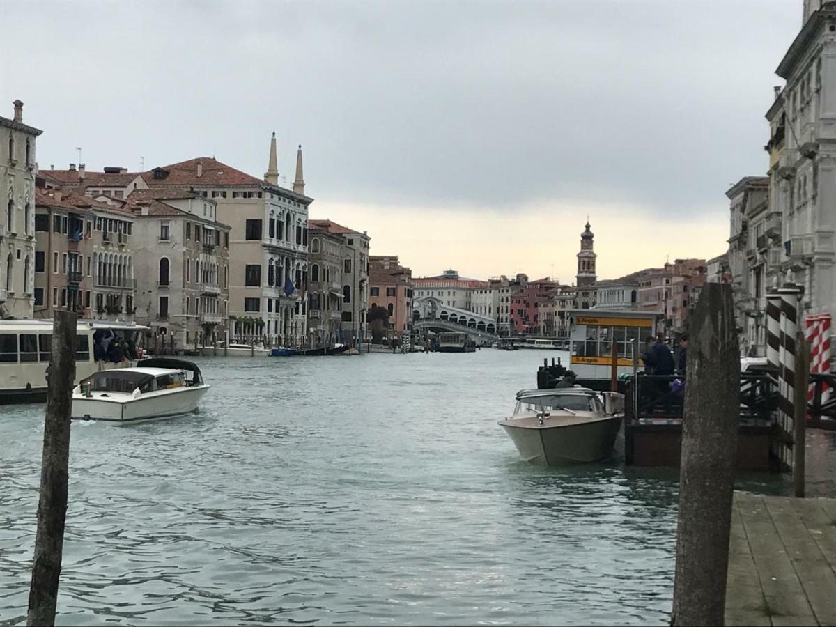 Palazzo Grassi And Accademia Bridge Superb House Apartamento Veneza Exterior foto