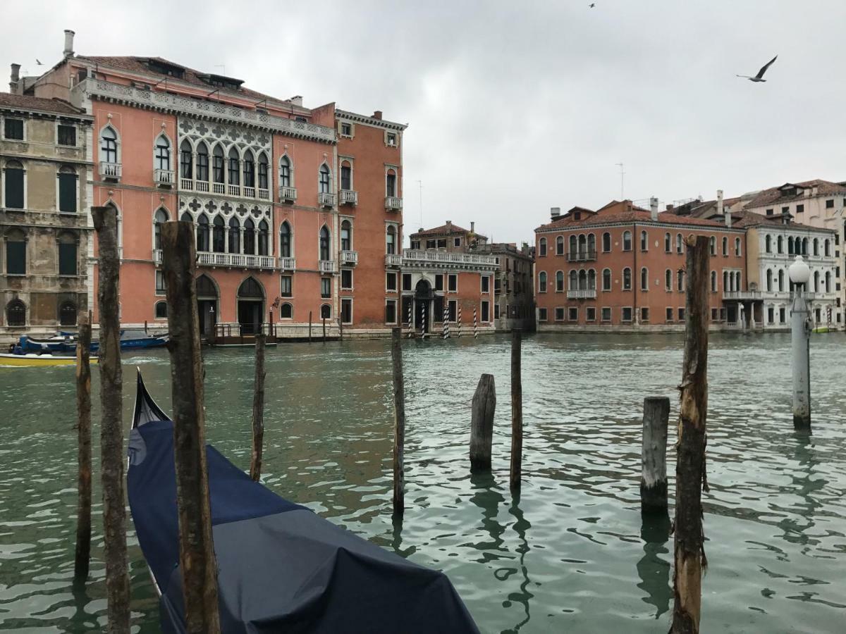 Palazzo Grassi And Accademia Bridge Superb House Apartamento Veneza Exterior foto